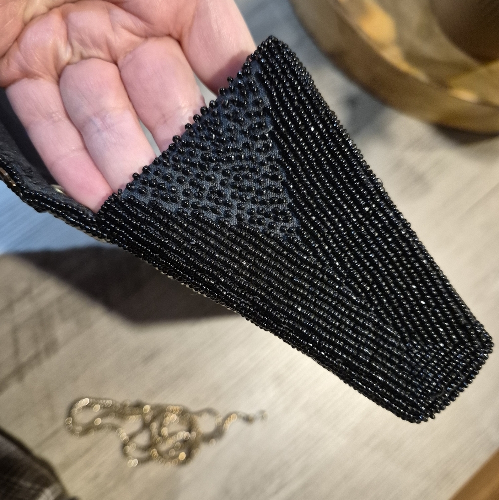 Vintage 1960s Beaded Shpulder & Clutch Purse With Metal Strap - Picture 7 of 16